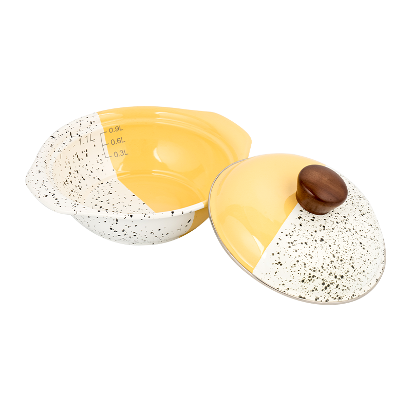 Smaltovaný hrnec ve tvaru písmene V.